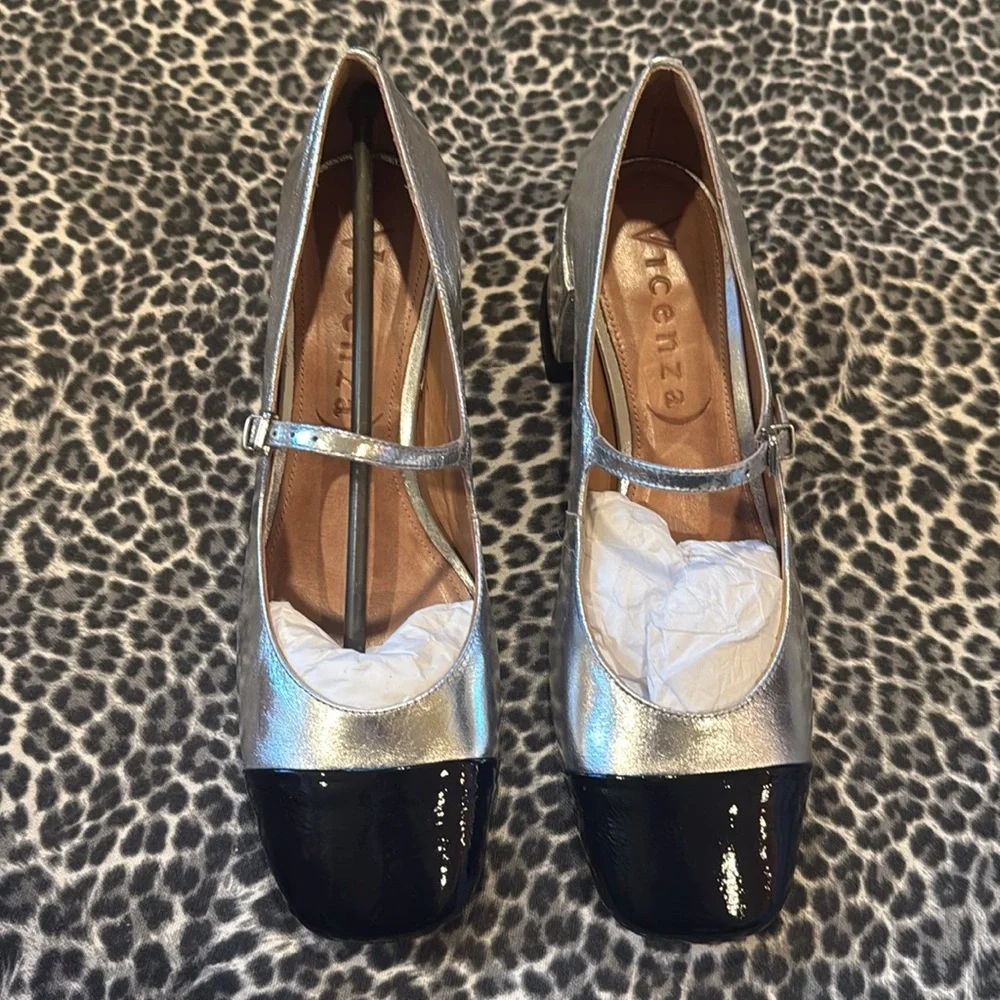 Anthropologie Vicenza ColorBlock MaryJanes Silver Patent Black Size 40 NIB